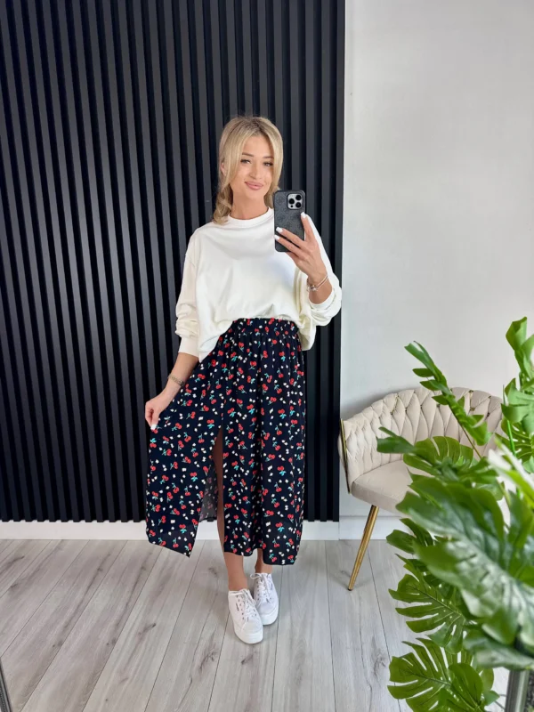 Spódnica LENA czarna w wisienki i bluza MAXINE śmietankowa - obrazek 2